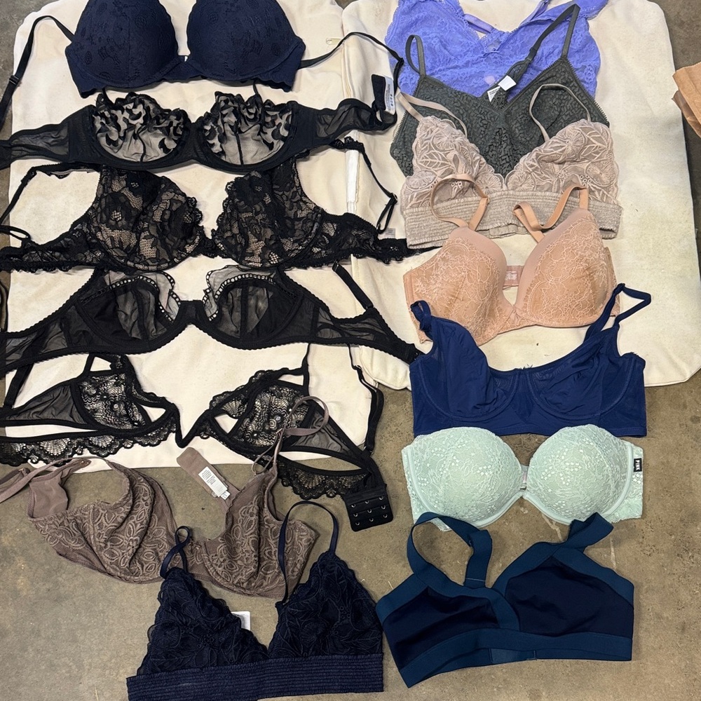 Target Women's Elegant Lace and Solid Bra Set - Black, Navy, Mint, Tan